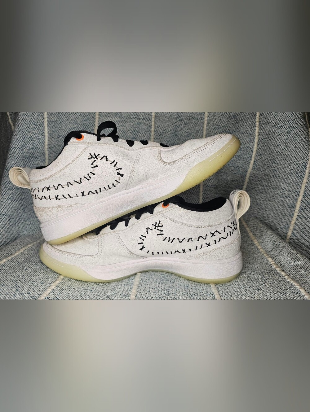 Nike Book 1 Devin Booker Nightmare Before Christmas Chapter One Glow - M8.5
